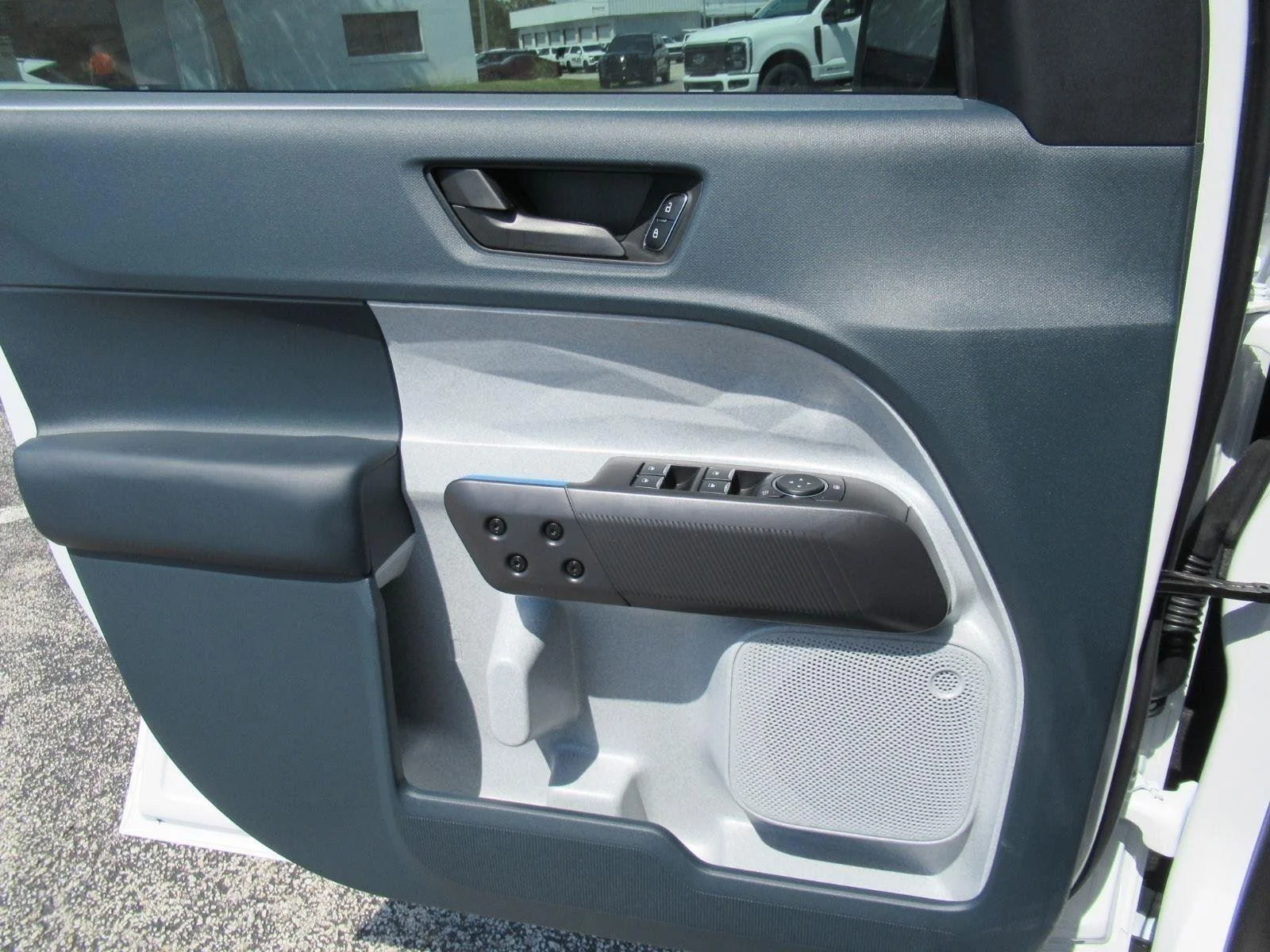 New 2026 Oxford White Ford XLT image 19