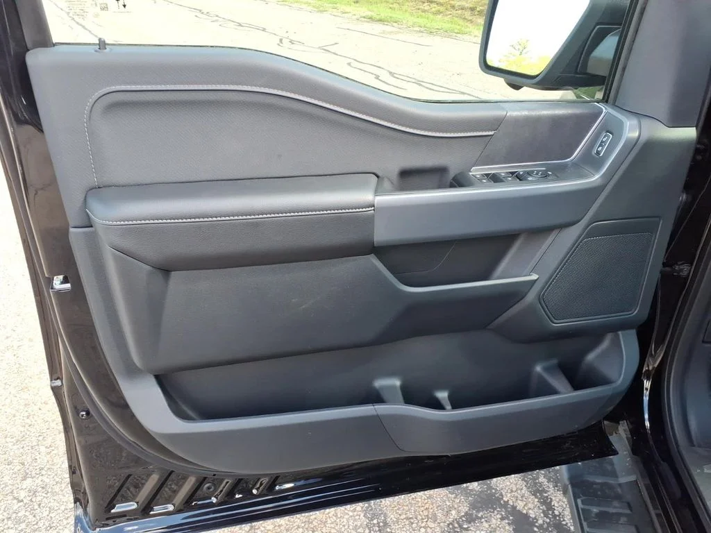 New 2026 Agate Black Metallic Ford XLT image 16