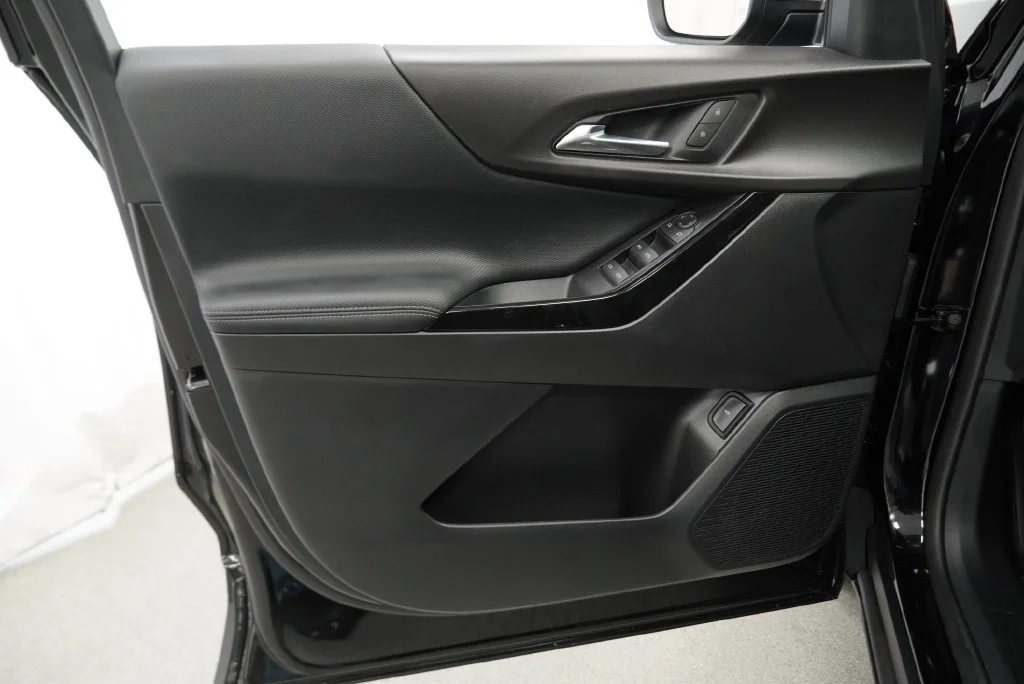 New 2027 Mosaic Black Metallic Chevrolet LT image 30