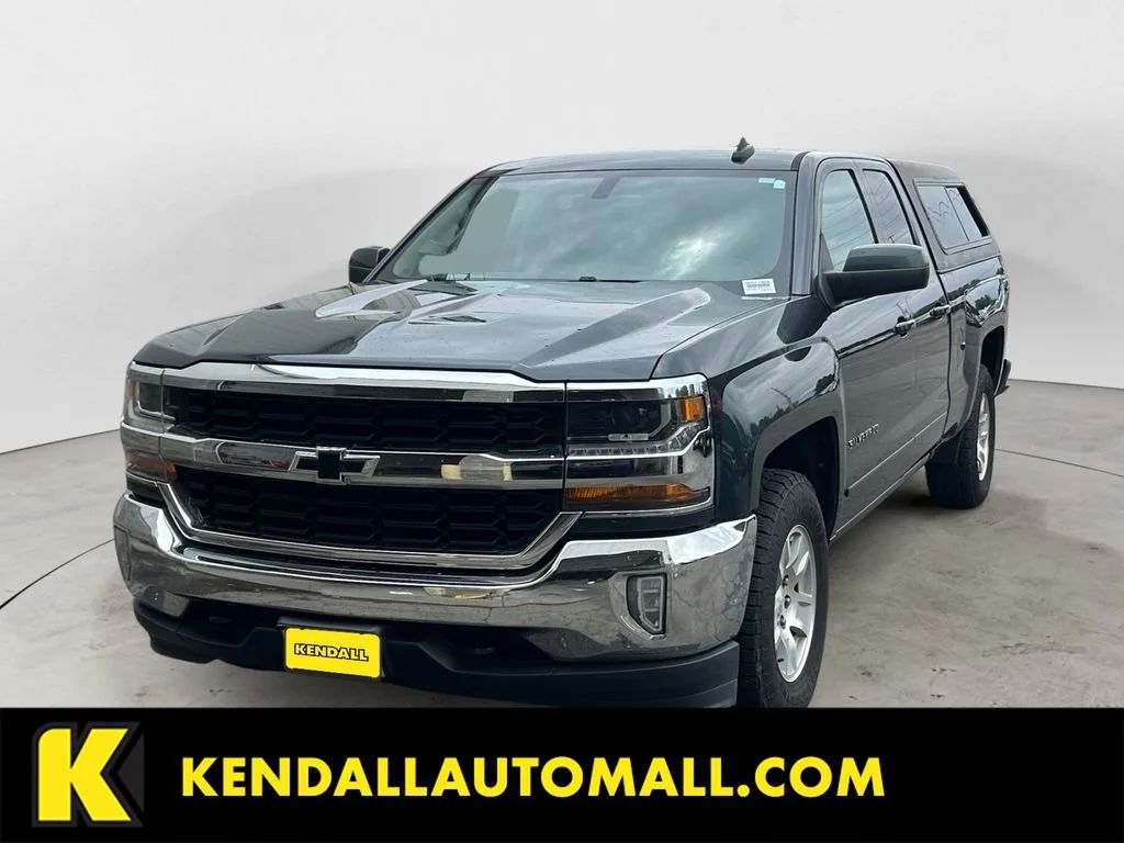 Used 2018 GRAPHITE METALLIC Chevrolet LT image 1