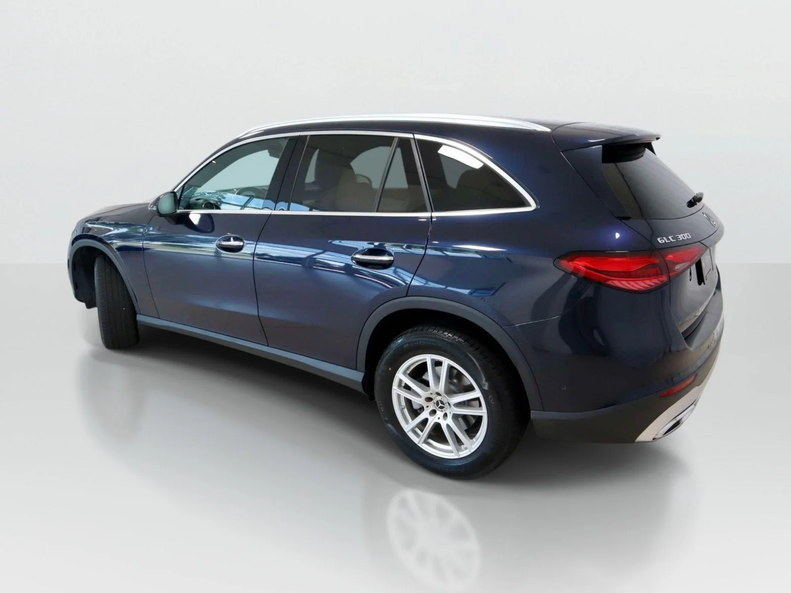 Used 2023 Nautical Blue Metallic Mercedes-Benz GLC 300 image 3