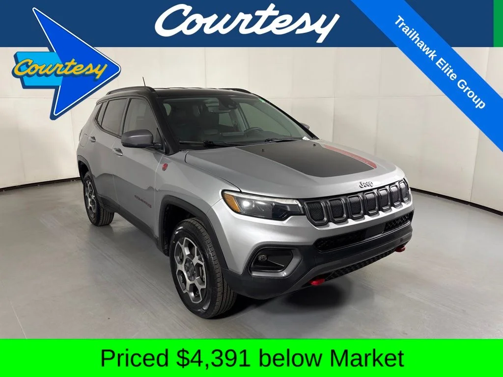 Used 2022 Silver Jeep Trailhawk image 1