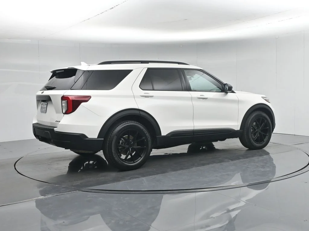 Used 2022 White Ford Timberline image 32