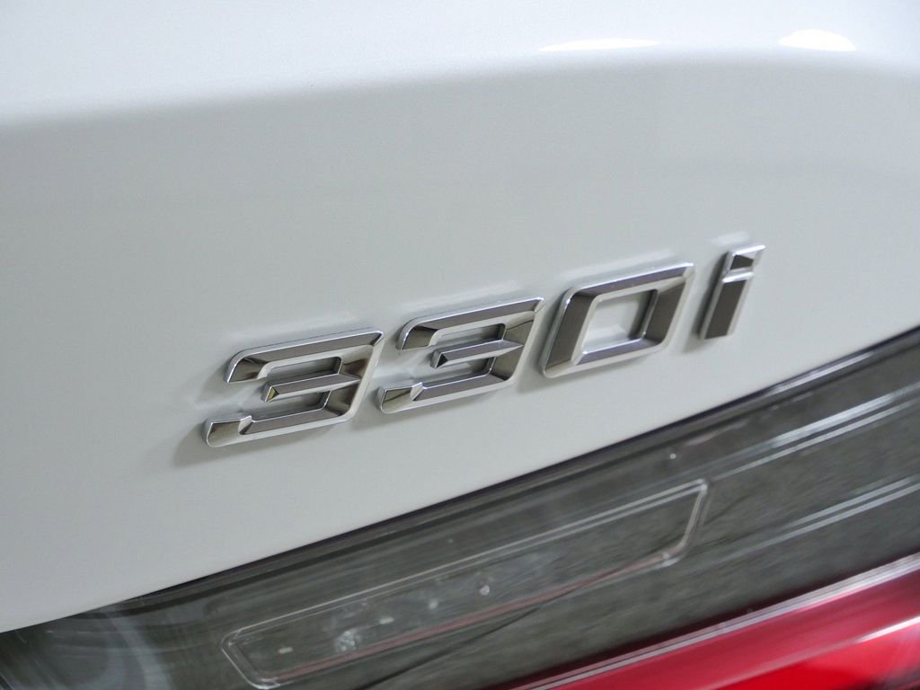 New 2026 Mineral White Metallic BMW 330i xDrive image 12