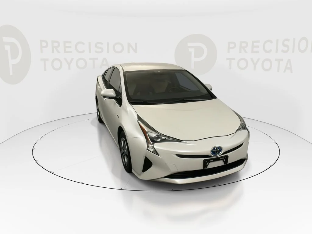 Used 2016 Blizzard Pearl Toyota Three image 5