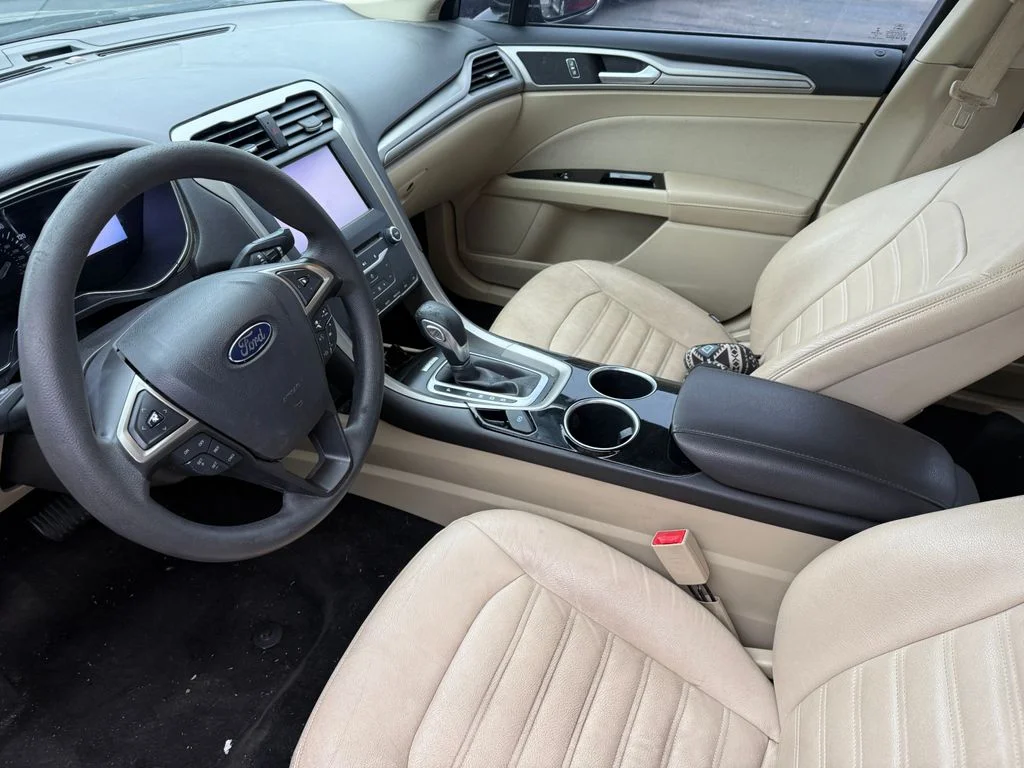 Used 2013 Black Ford SE image 3