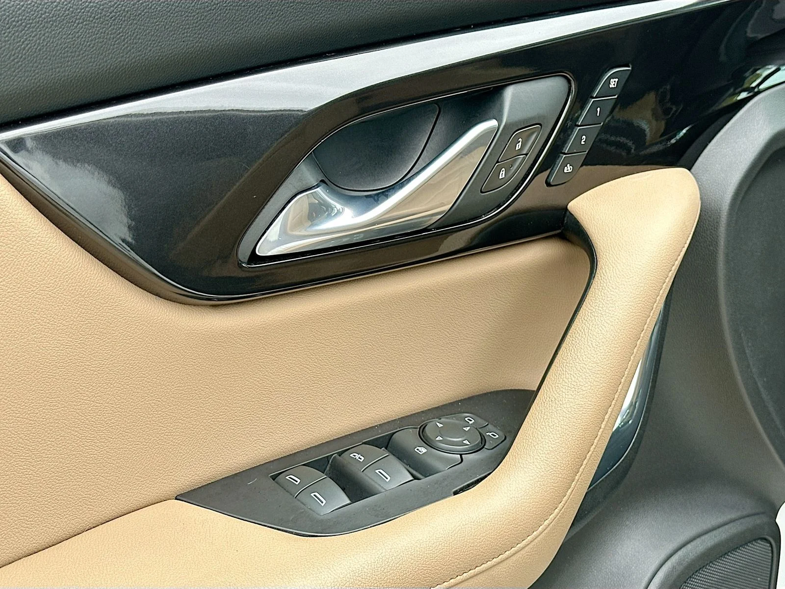 Used 2019 White Chevrolet Premier image 18