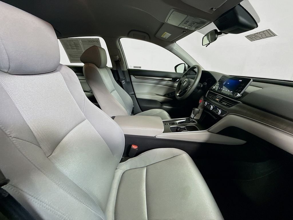 Used 2020 Lunar Silver Metallic Honda LX image 26