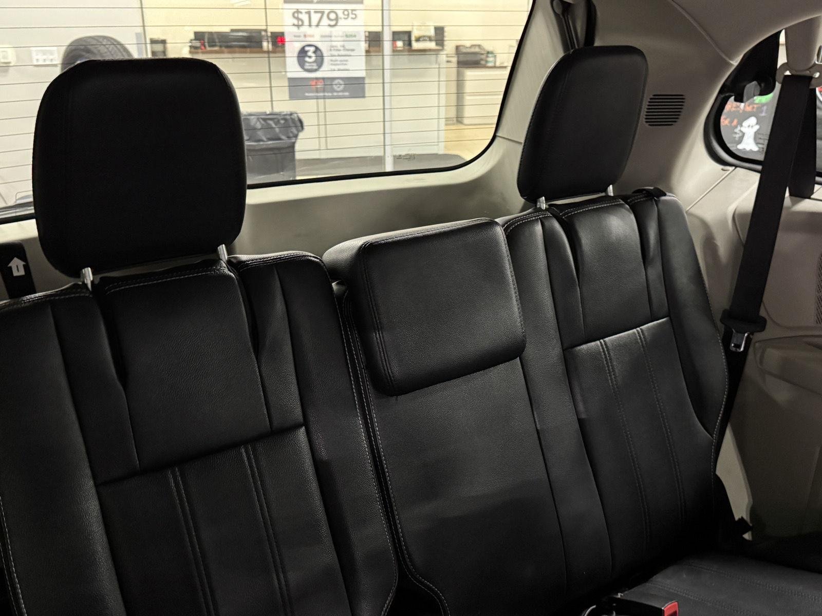 2016 Chrysler Town & Country Touring - Photo 5