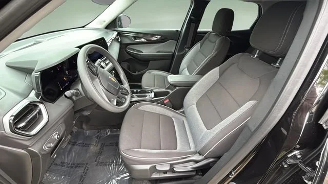 Used 2025 Mosaic Black Metallic Chevrolet LT image 17