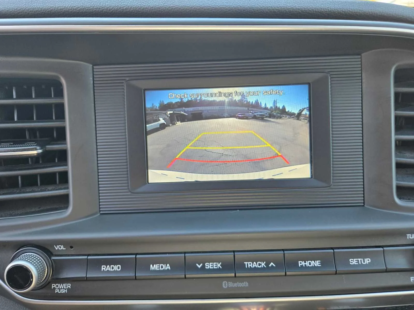 Used 2020  Hyundai SE image 12