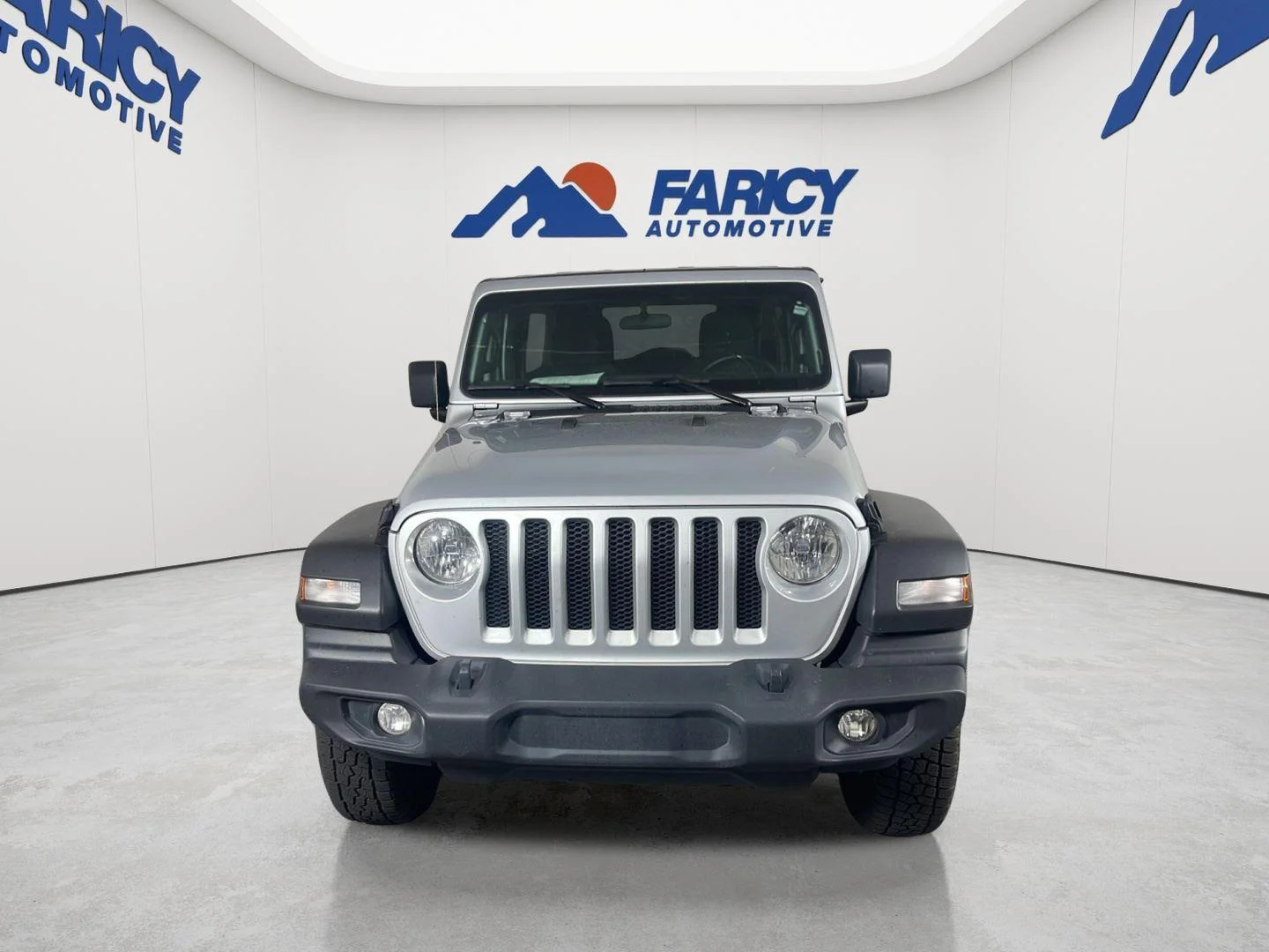 Used 2022 Silver Zynith Clearcoat Jeep Unlimited Sport image 3