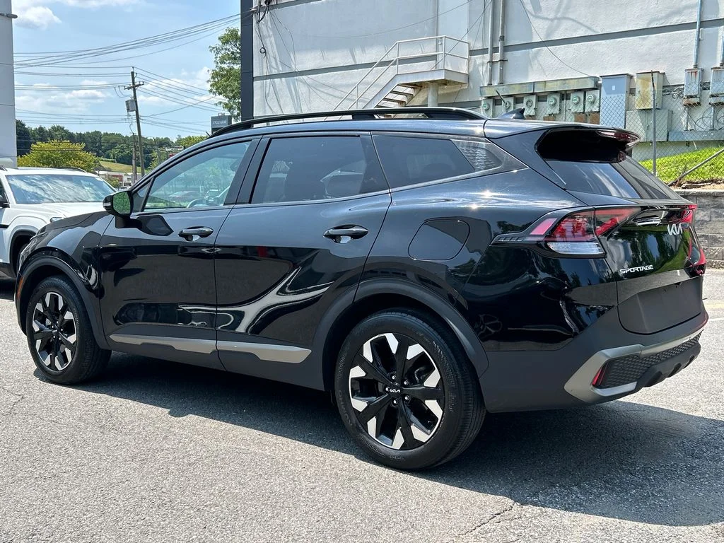 Used 2024 Black Kia X-Line image 4