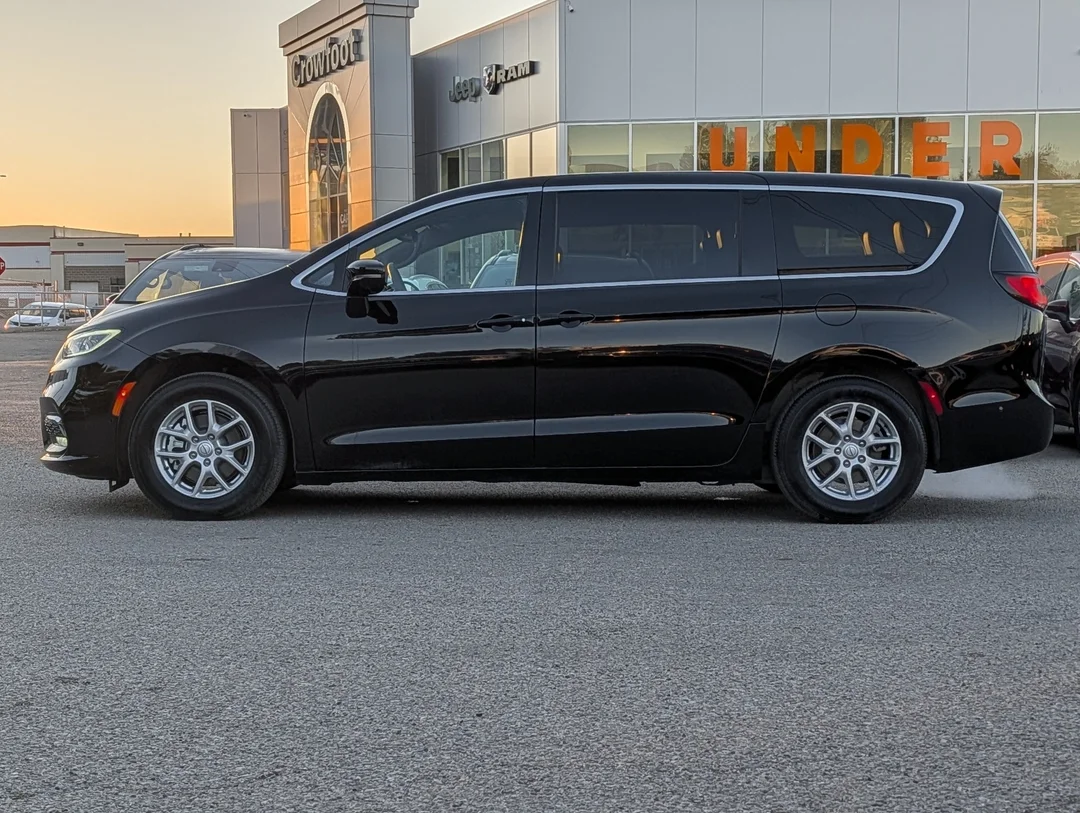 Certified Used 2025 Black Chrysler Select - Safety Sphere- 360 Camera - Caprice Leather - Power Doors - Liftgate & More! image 5