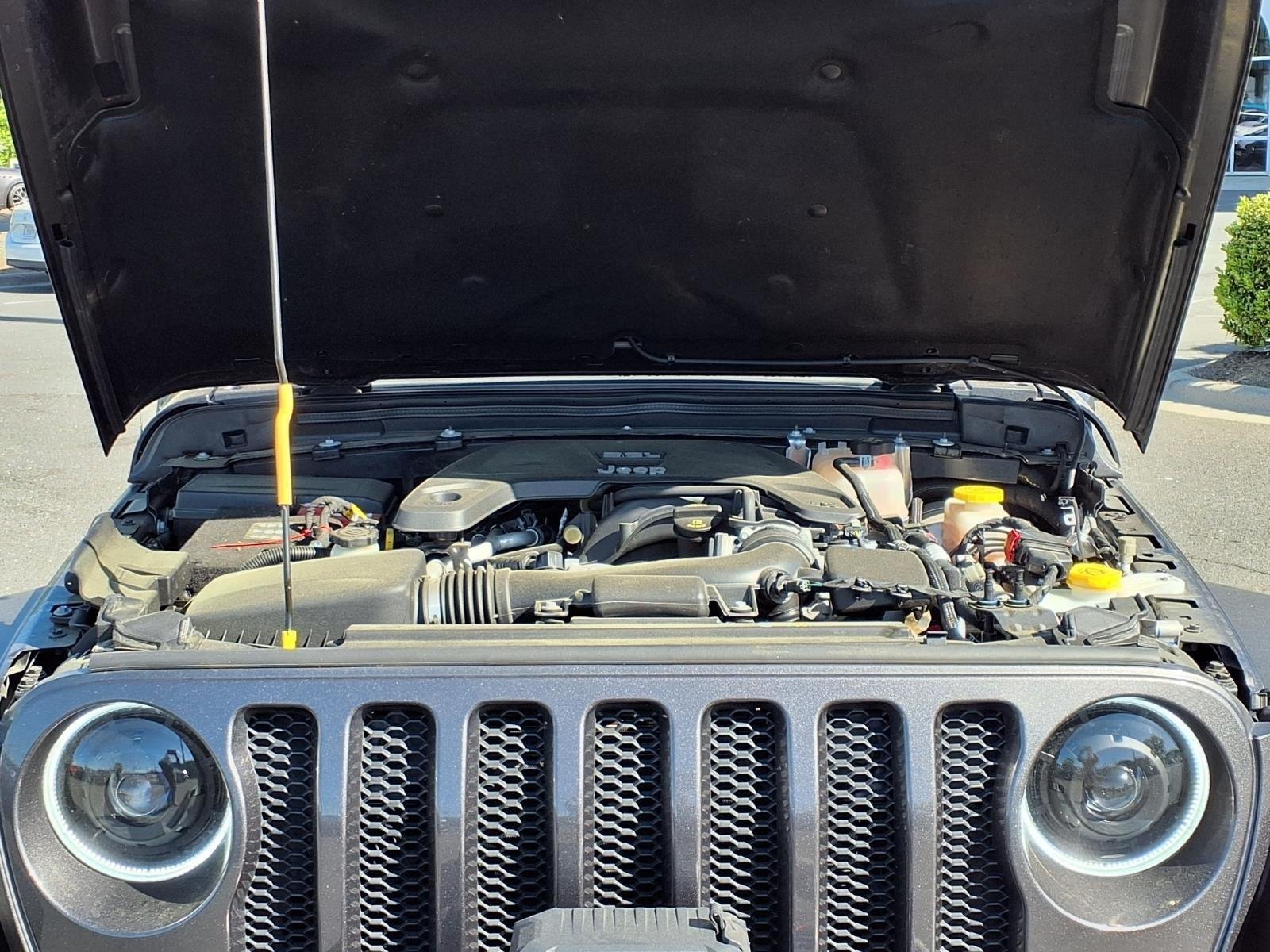 Used 2020 Granite Crystal Metallic Clearcoat Jeep Sport image 28