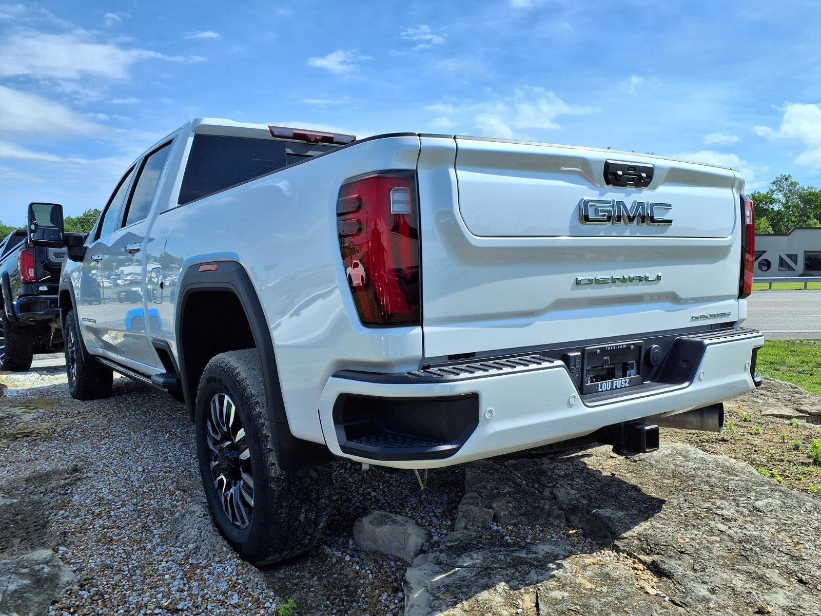 Used 2024 White Frost Tricoat GMC Denali Ultimate image 39