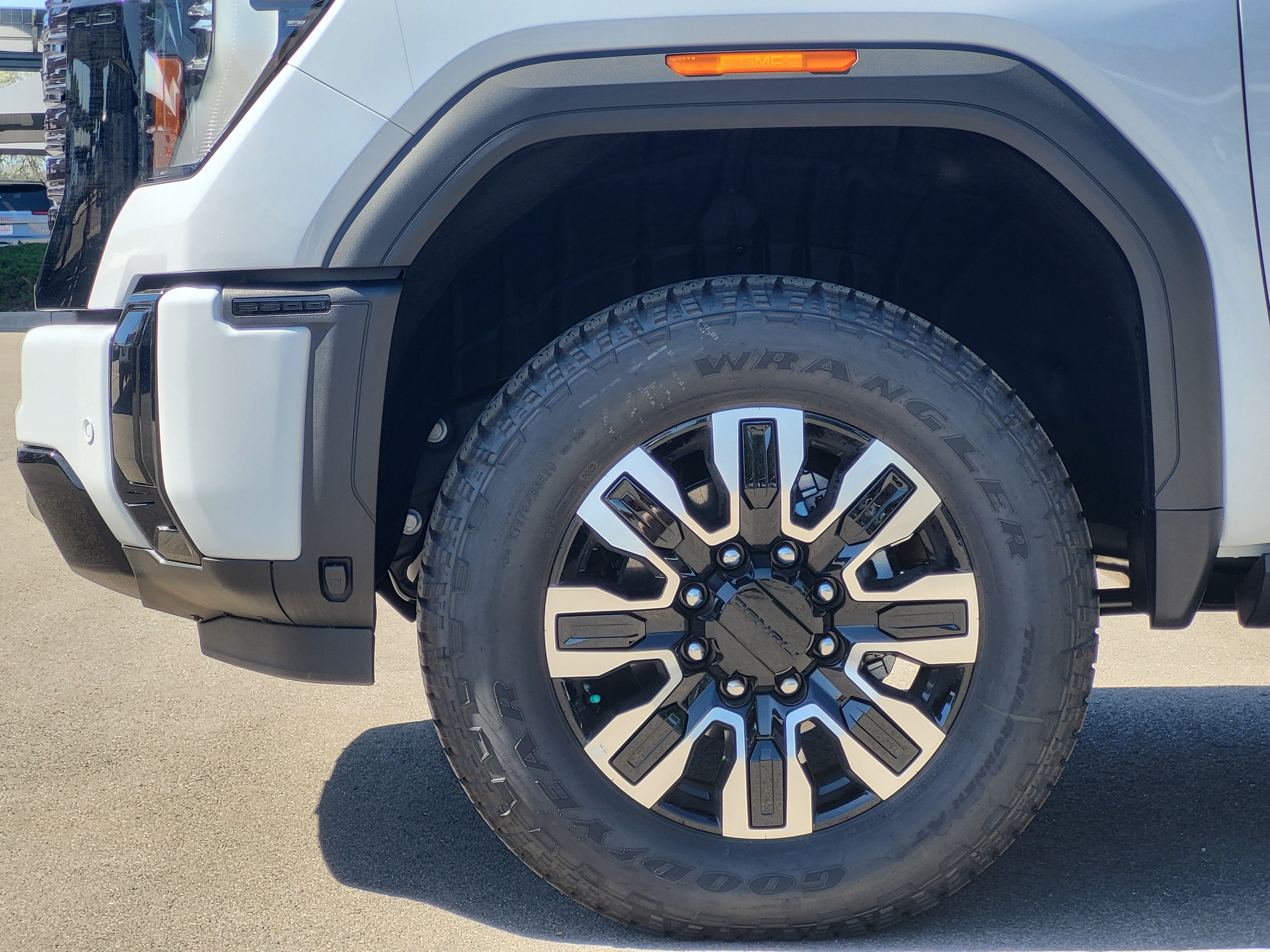 New 2026 Glacier White Tricoat GMC Denali Ultimate image 9