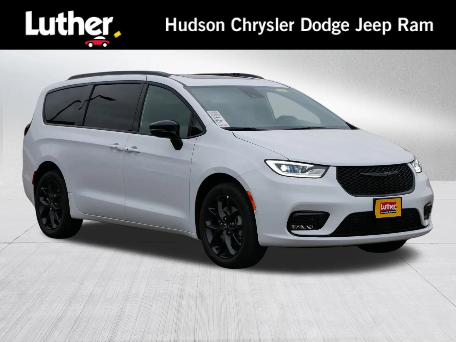New 2026 Bright White Clear-Coat Exterior Paint Chrysler Select image 1
