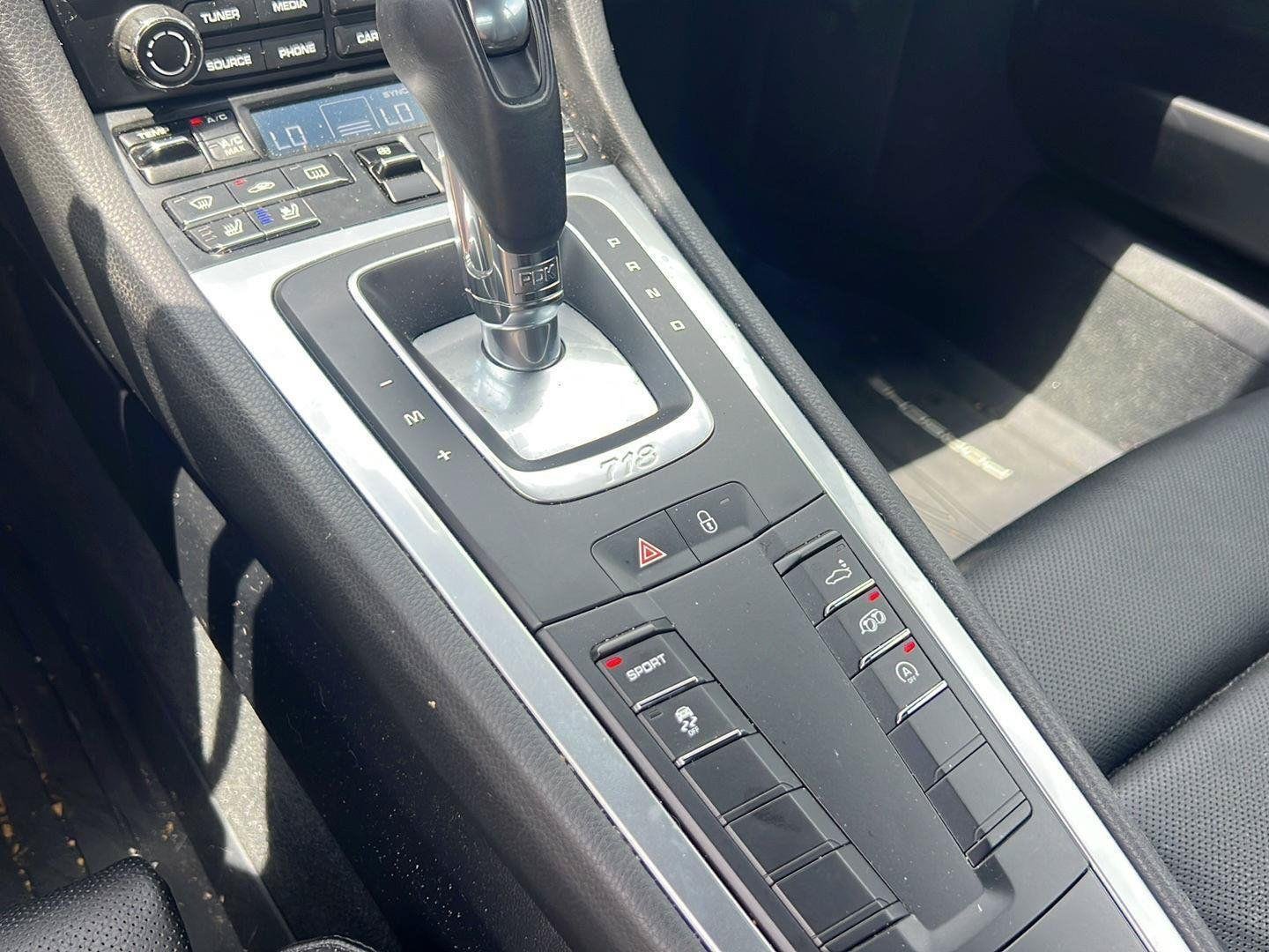 Used 2019  Porsche Base image 14