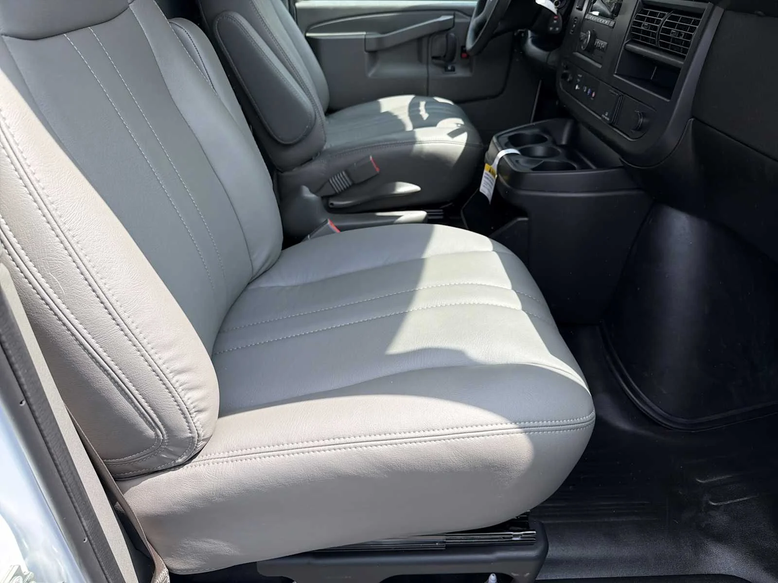 2025 GMC Savana Cargo Work Van - Photo 12