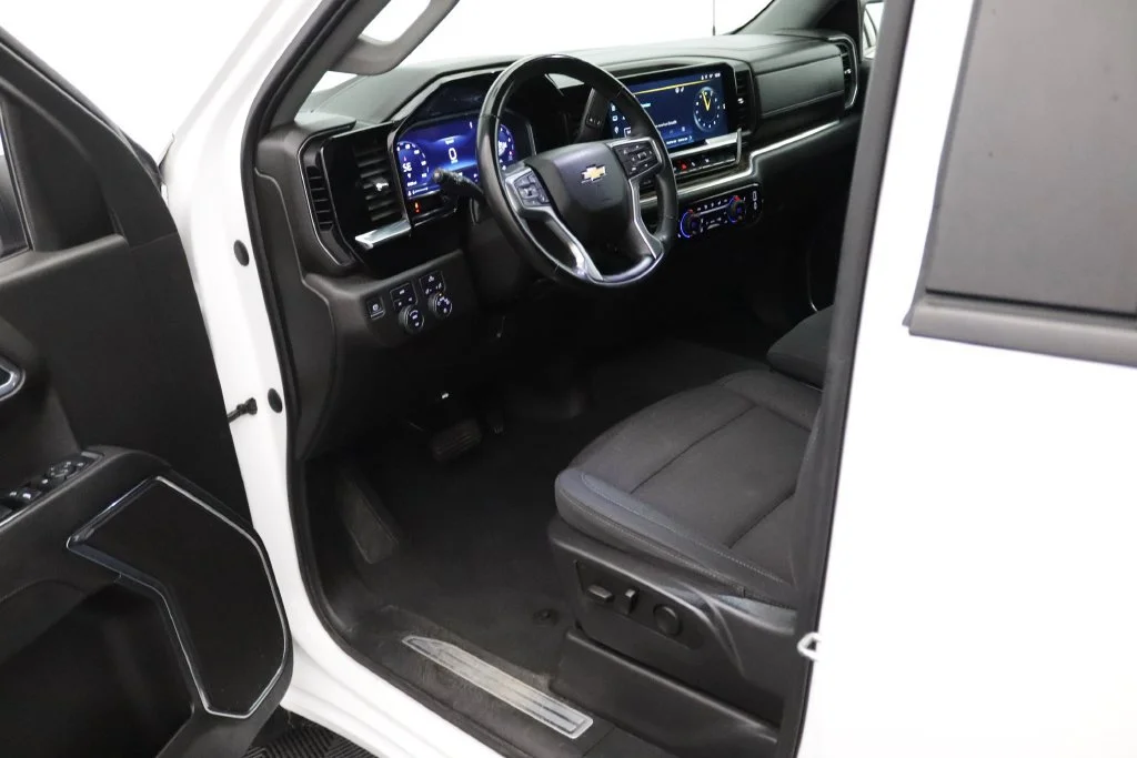2023 Chevrolet Silverado 1500 LT - Photo 18