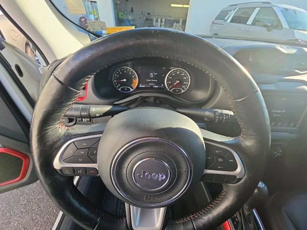 Used 2018 White Jeep Trailhawk image 13