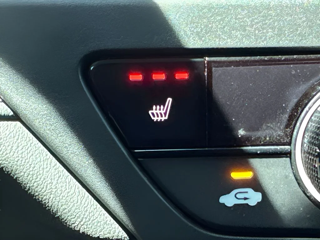 Used 2025 White Honda SE image 21