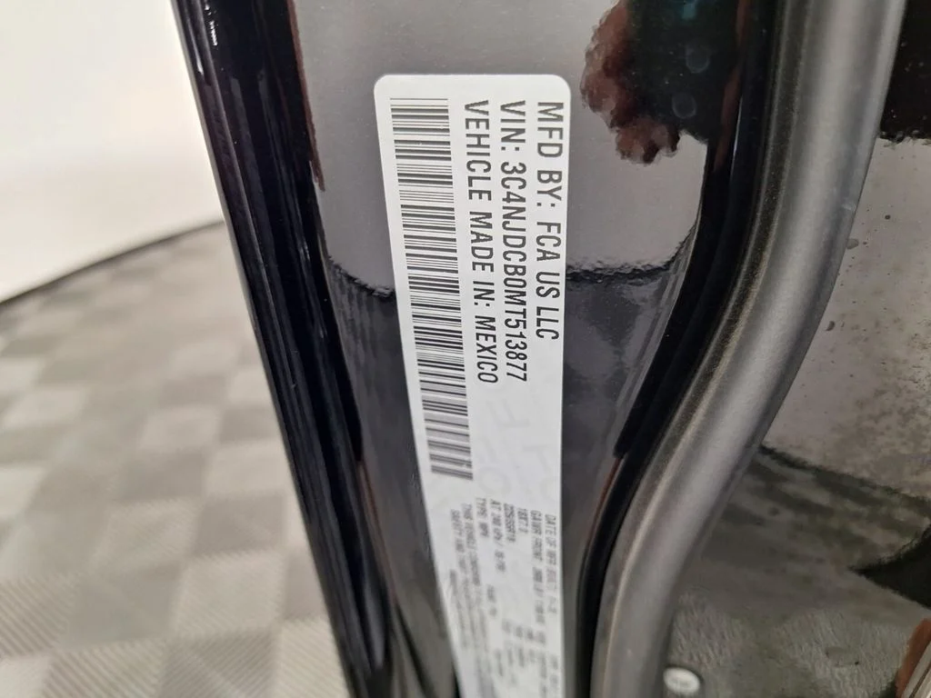 Used 2021 Diamond Black Crystal Pearlcoat Jeep Limited image 31