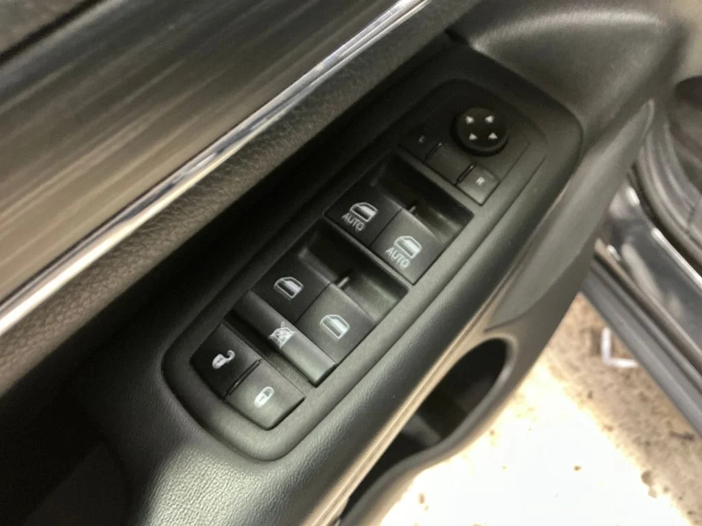 Used 2022 Black Jeep Limited image 16