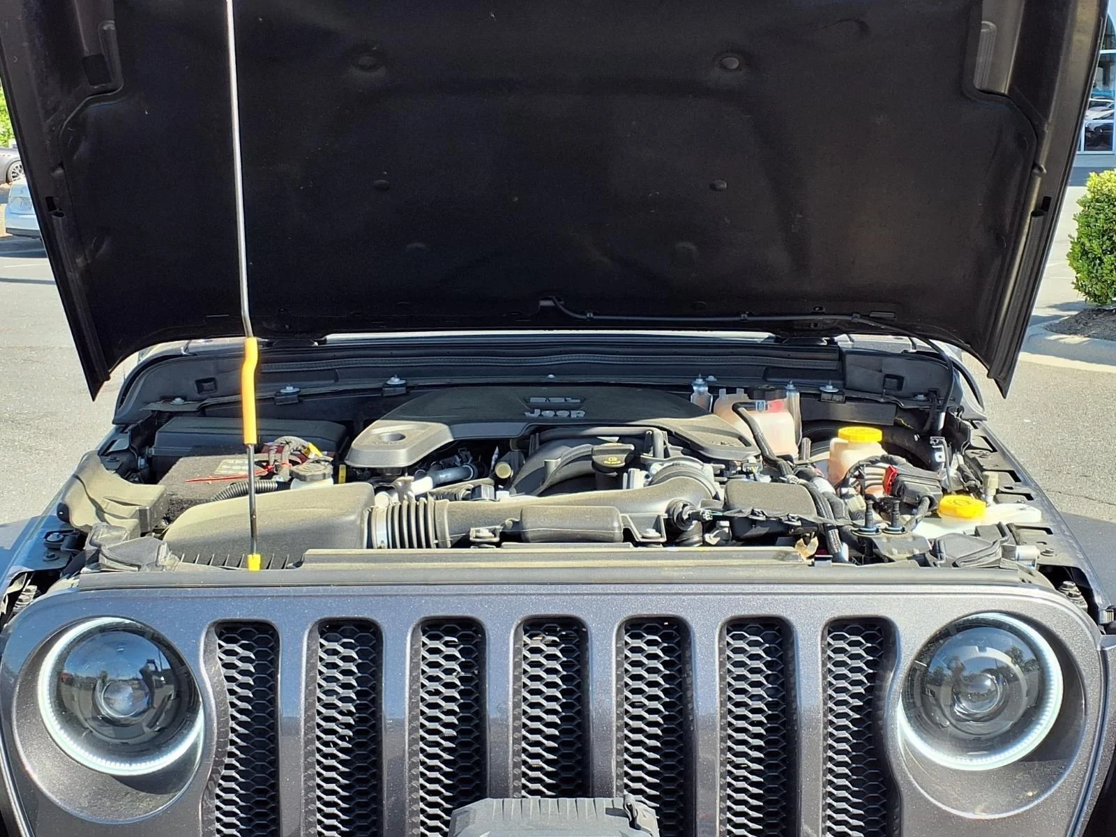 Used 2020 Granite Crystal Metallic Clearcoat Jeep Sport image 28