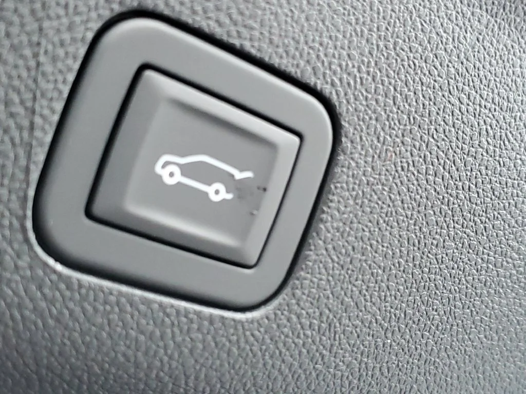 2027 Chevrolet Suburban High Country - Photo 31