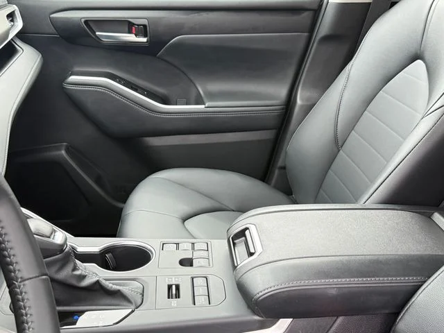 Certified Used 2026  Toyota XLE image 13