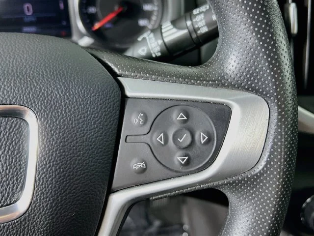 Used 2023 White GMC SLE image 31