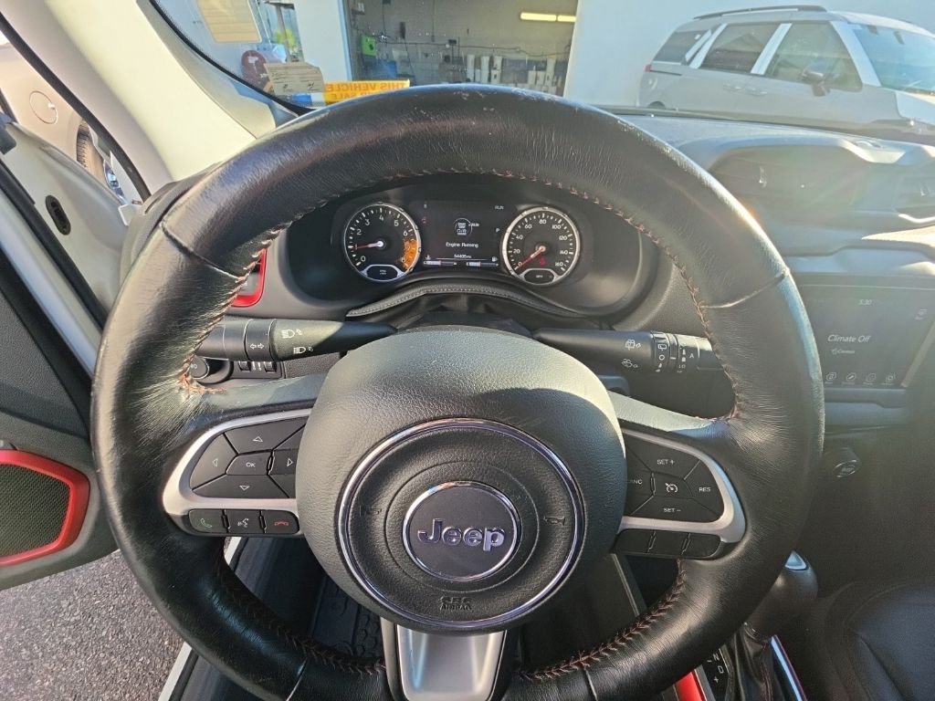 Used 2018 White Jeep Trailhawk image 13