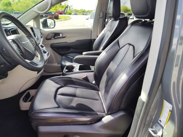 Used 2023 White Chrysler Touring L image 13