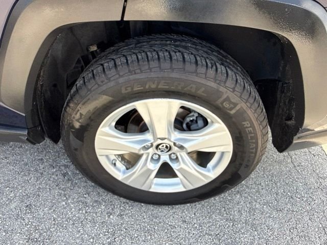 Used 2019  Toyota XLE image 8