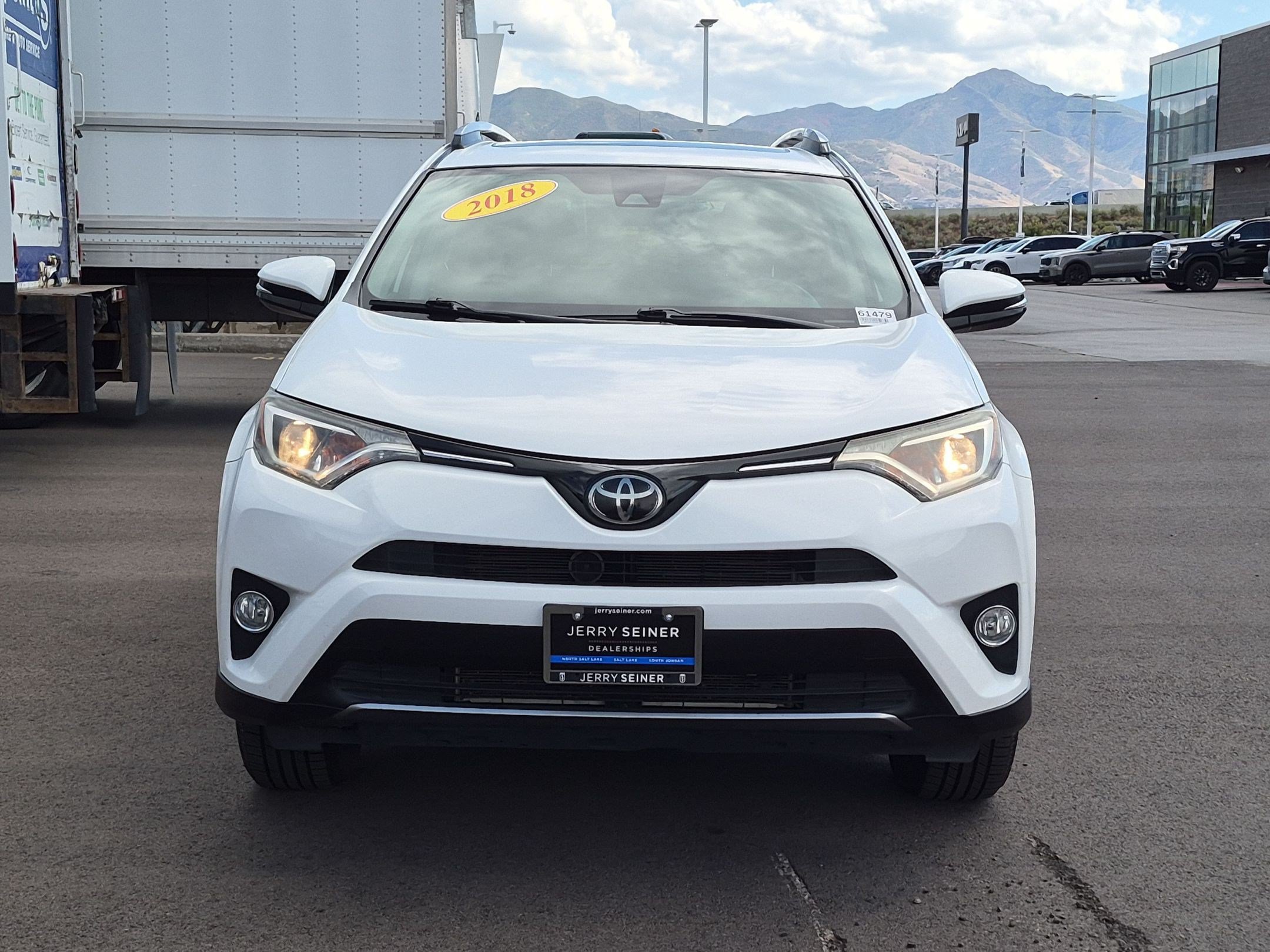 Used 2018 Super White Toyota XLE image 8