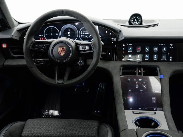 2025 Porsche Taycan GTS - Photo 19