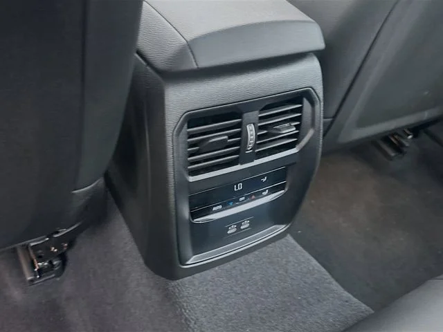 2024 BMW 3 Series 330i - Photo 22