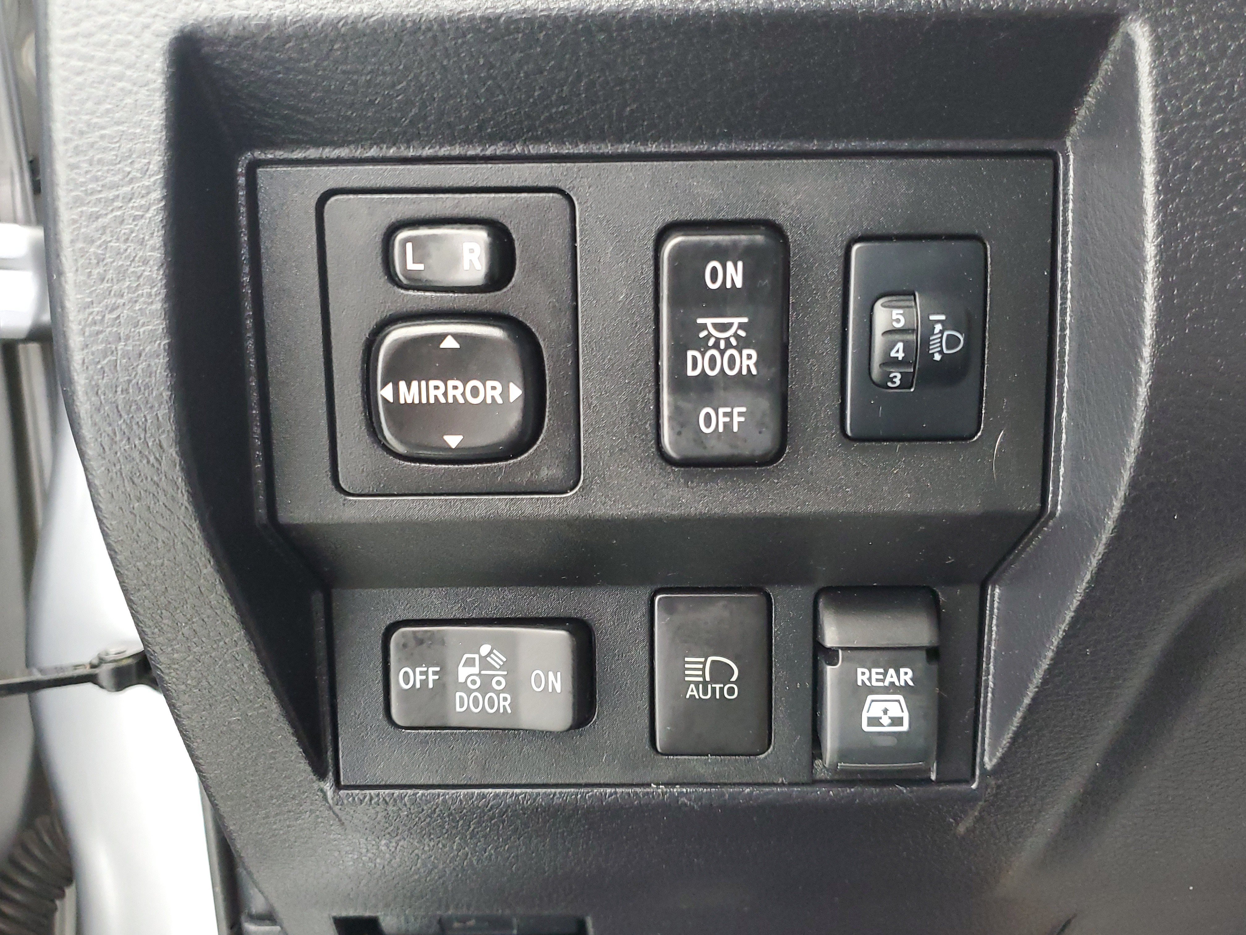 Used 2021 Silver Sky Metallic Toyota SR5 image 27