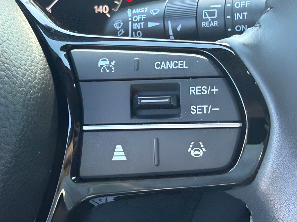 Used 2024 Silver Honda EX-L image 17