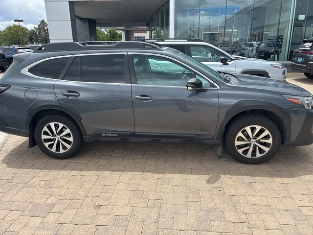 2023 Subaru Outback Premium's photo