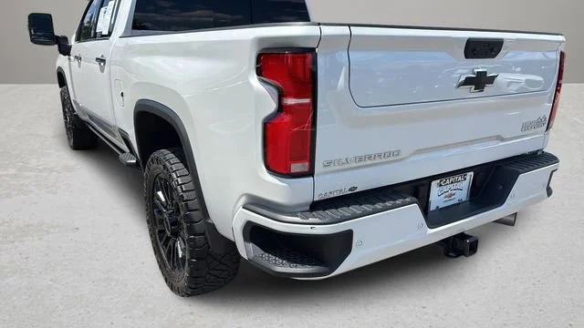 Used 2025 Iridescent Pearl Tricoat Chevrolet High Country image 38