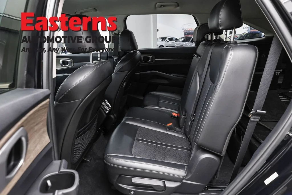 Used 2022 Black Kia S image 21