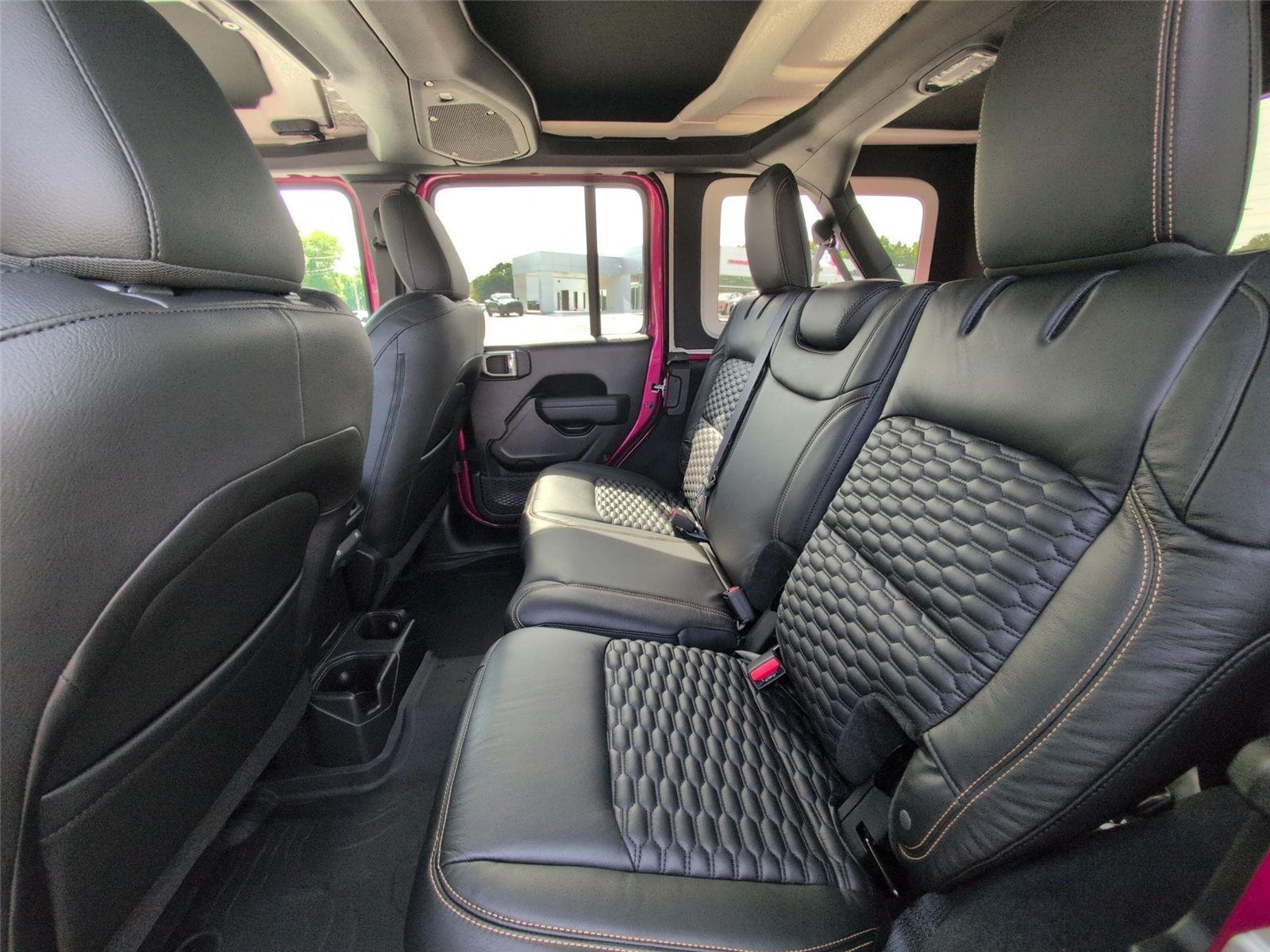 New 2026 Tuscadero Pearlcoat Jeep Sport S image 17
