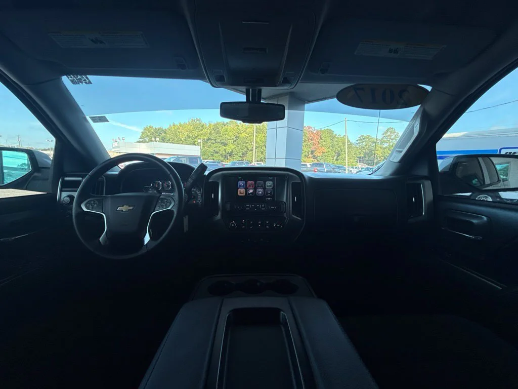 Used 2017 SUMMIT WHITE Chevrolet LT image 20