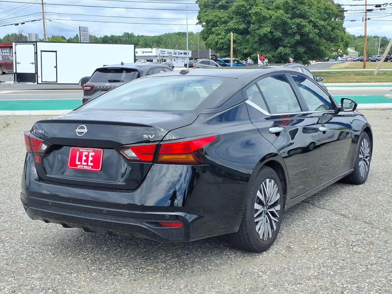 Used 2024 Super Black Nissan 2.5 SV image 5