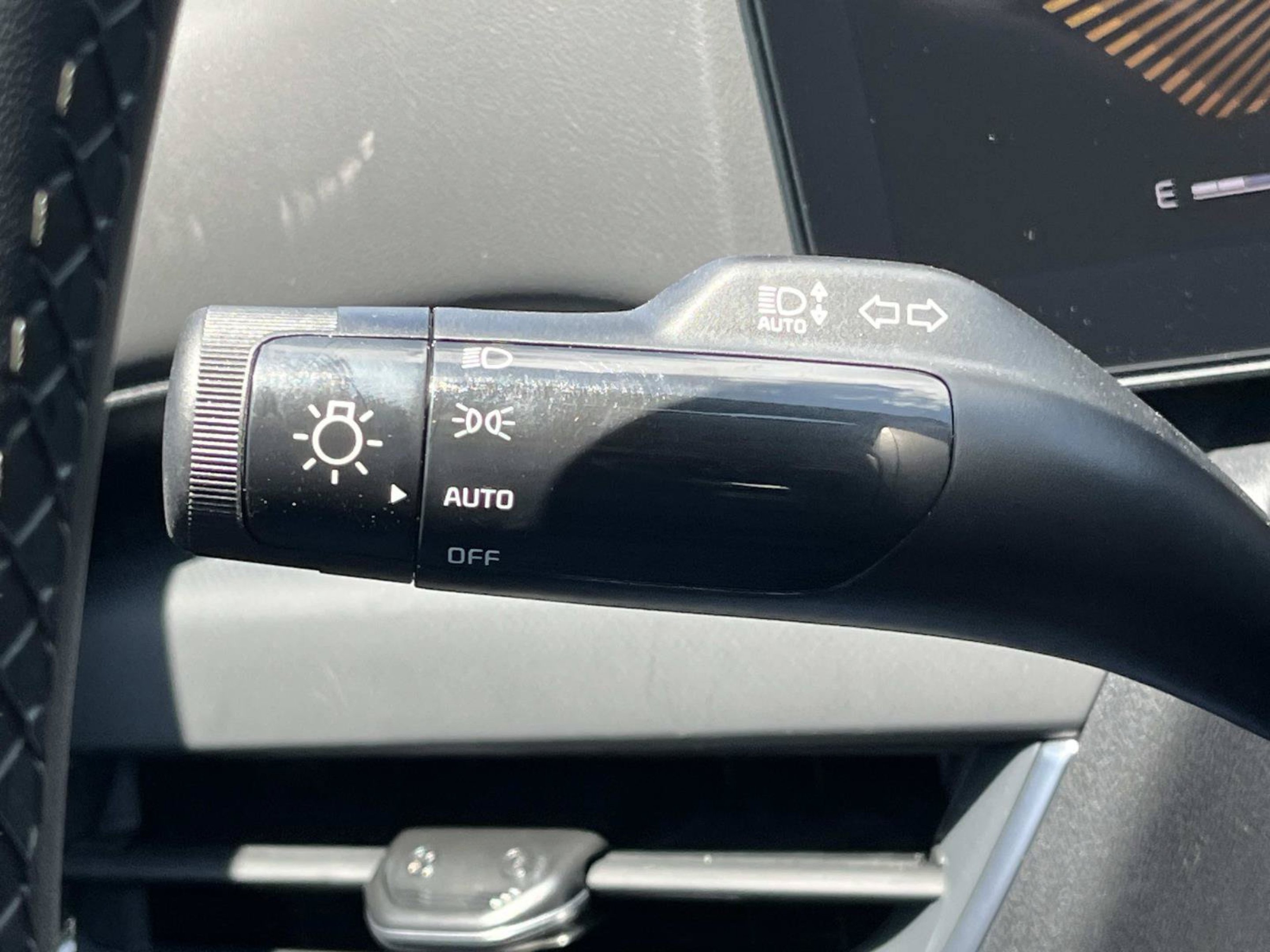 New 2026 Snow White Pearl Kia EX image 30