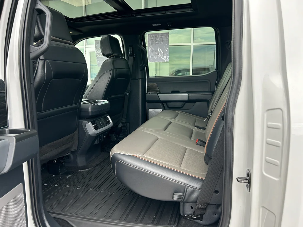 Certified Used 2024 Oxford White Ford LARIAT image 22