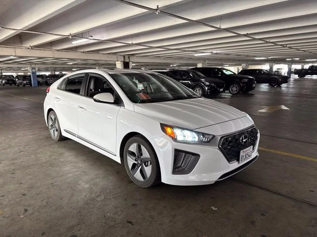 Used 2022 White Hyundai SEL image 3